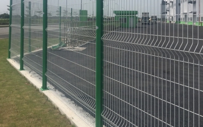 Hàng rào lưới thép đang được sử dụng phổ biến